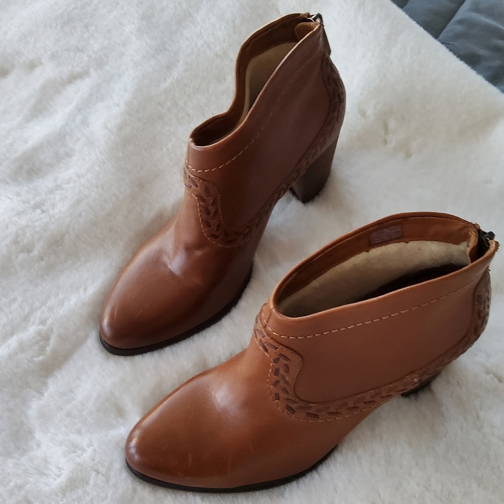 UGG Woman's Leather Charlotte Ankle Boots - Picture 8 of 16